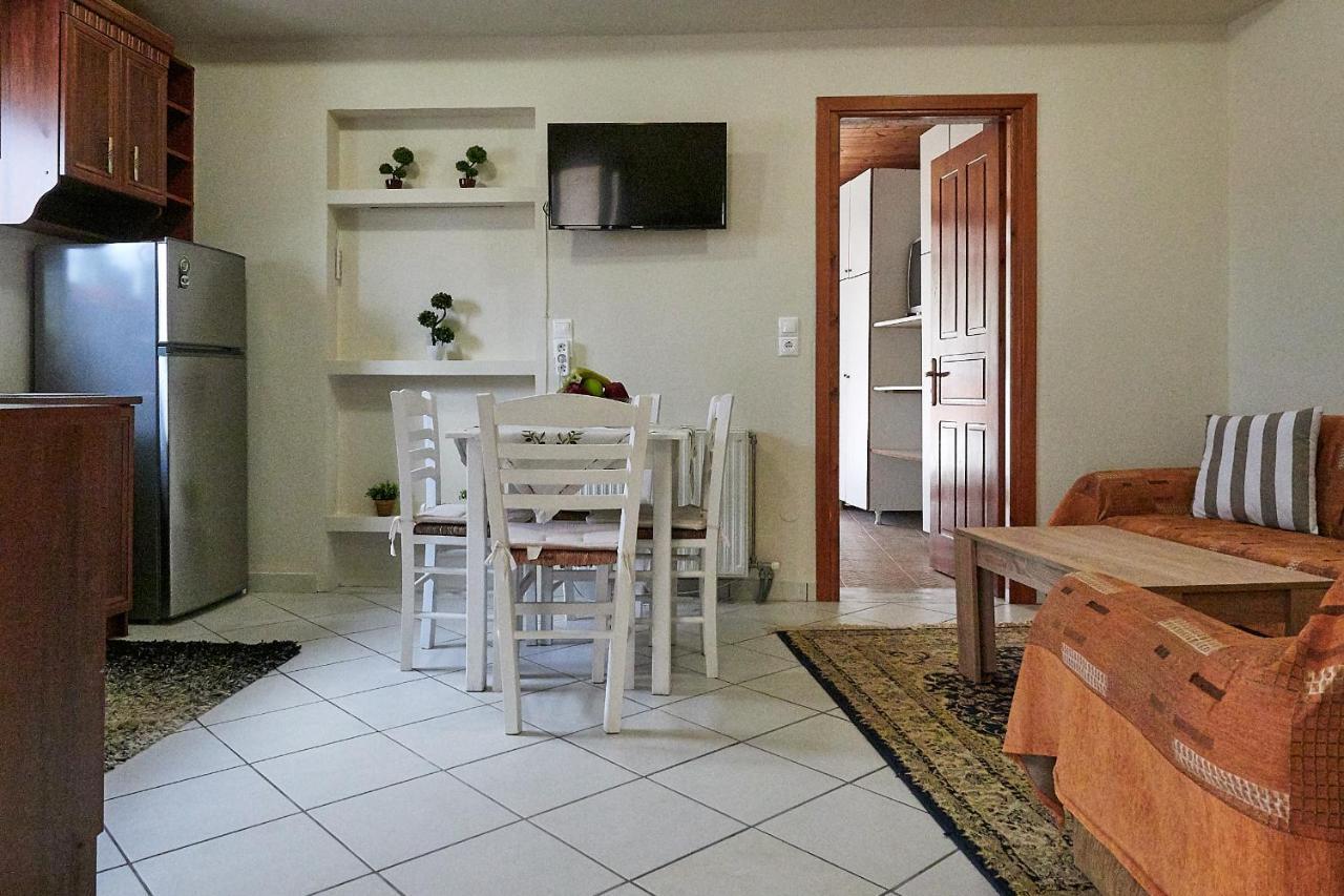 Alexis'S House Apartment Pylos Exterior photo